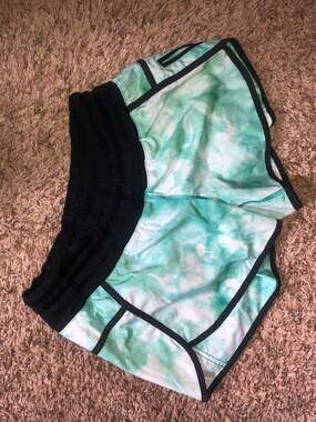Lululemon Speed Up Mid-Rise Shorts Green Tie Dye Size 6